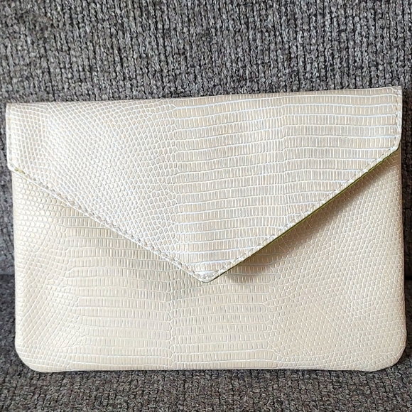 ipsy Handbags - Ipsy makeup bag